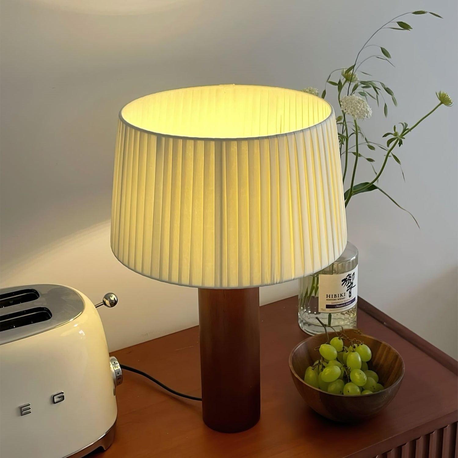 Lampada da tavolo LED con paralume in tessuto vintage in legno massello