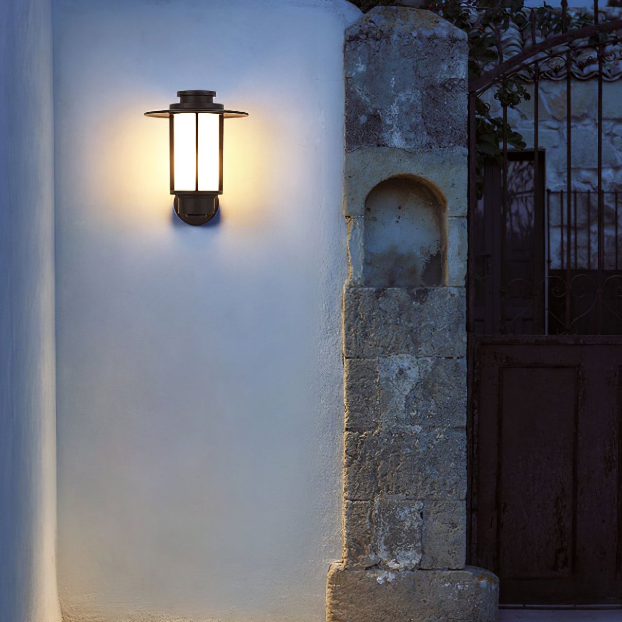 Retro Anaia Outdoor Wall Light