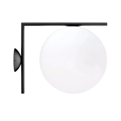 La lampe murale globe suspendue