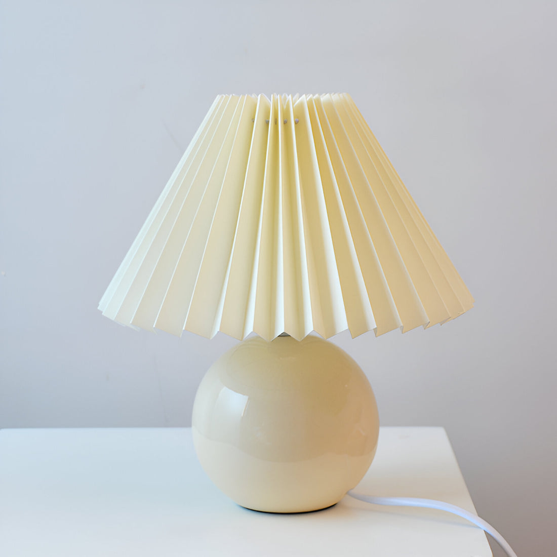 Lampe de table en céramique rétro plissée en forme de cône moderne - FAIT