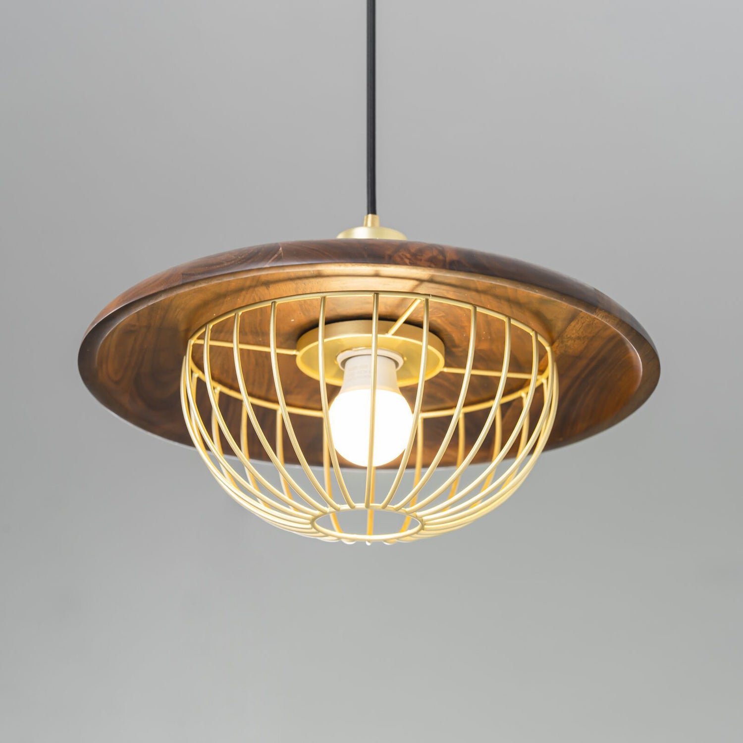 Lampe à suspension Kasa en métal et bois nordique