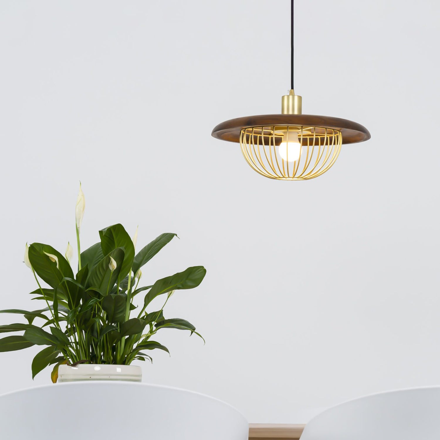 Lampe à suspension Kasa en métal et bois nordique