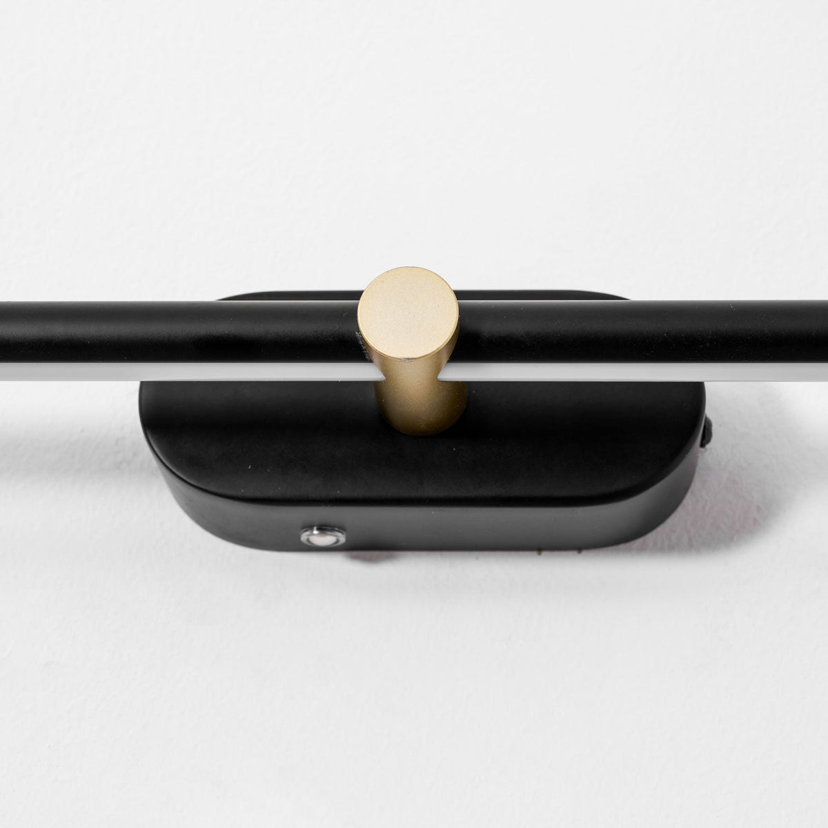 Vittoria Nordic Modern Linear Wall Light