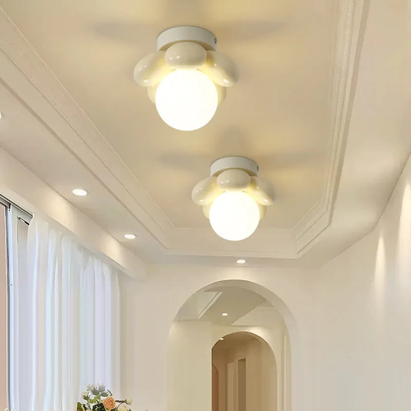 Lampada da soffitto con fiori scandinavi