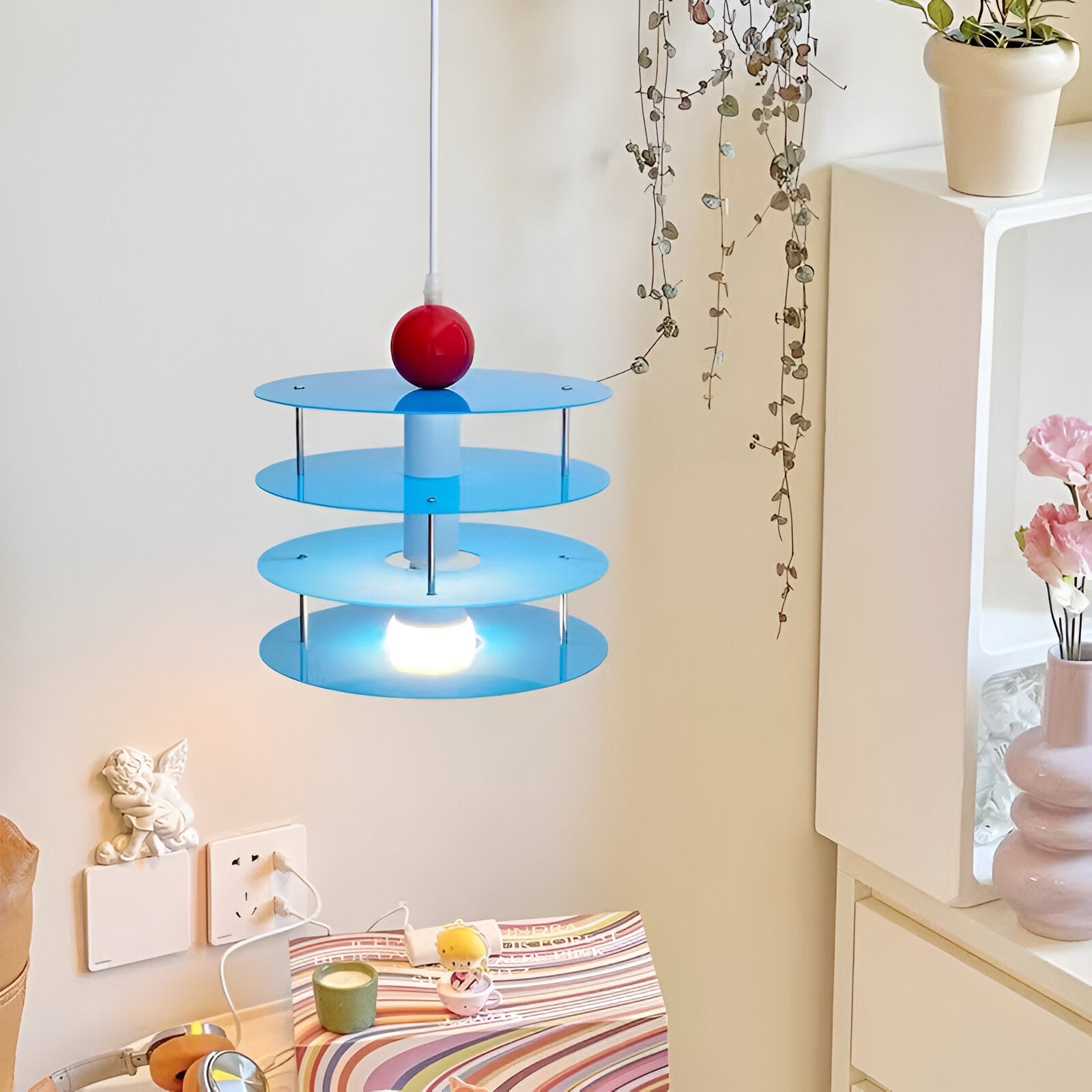 Nordic Round Acrylic Arwen Pendant Light