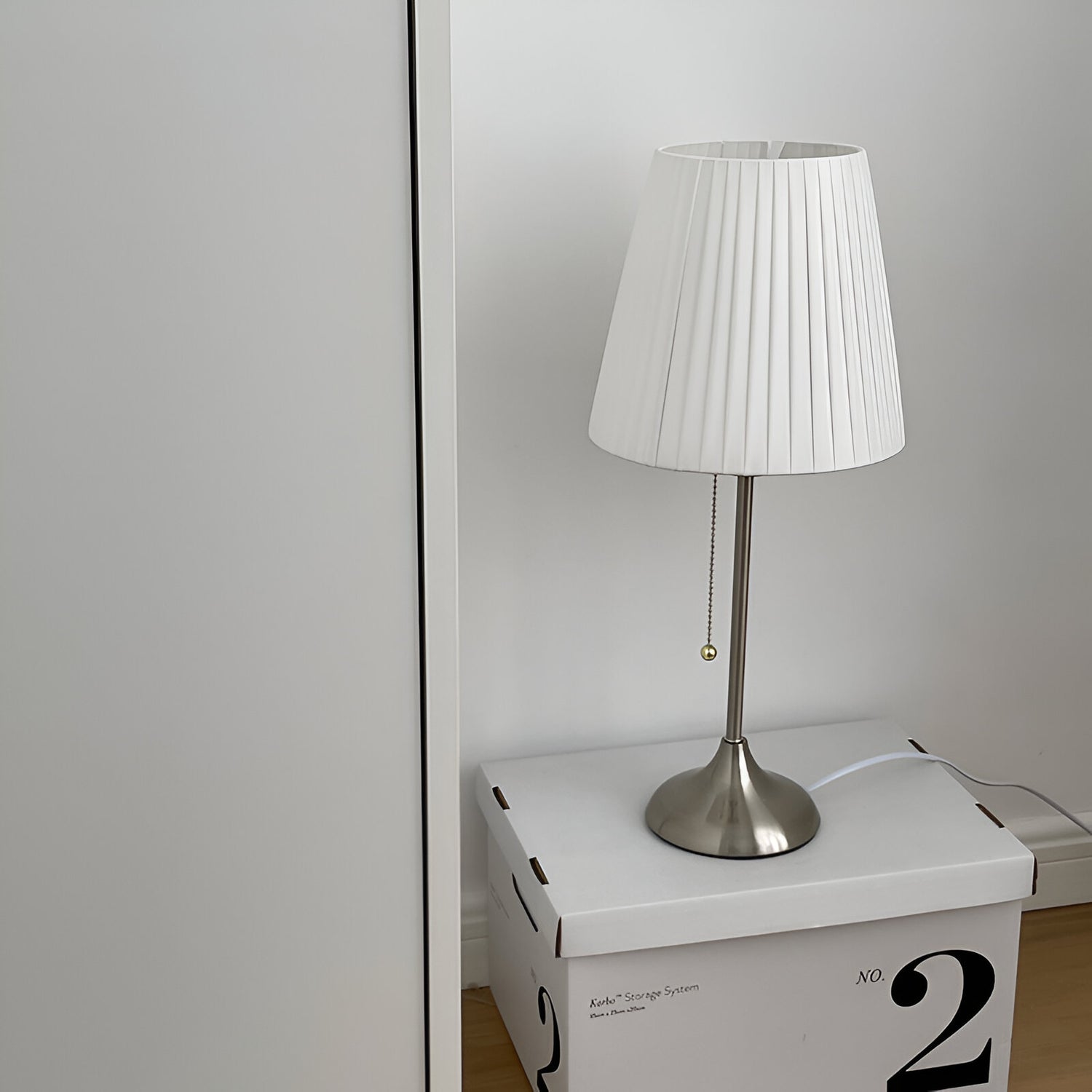 Lampada da tavolo a interruttore a tirare in stile moderno con croce nordica - FATTO