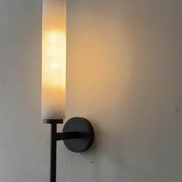 Lampada da parete in tubo di marmo e ottone nordico