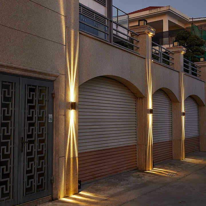 Lámpara de pared LED de tres haces para exterior