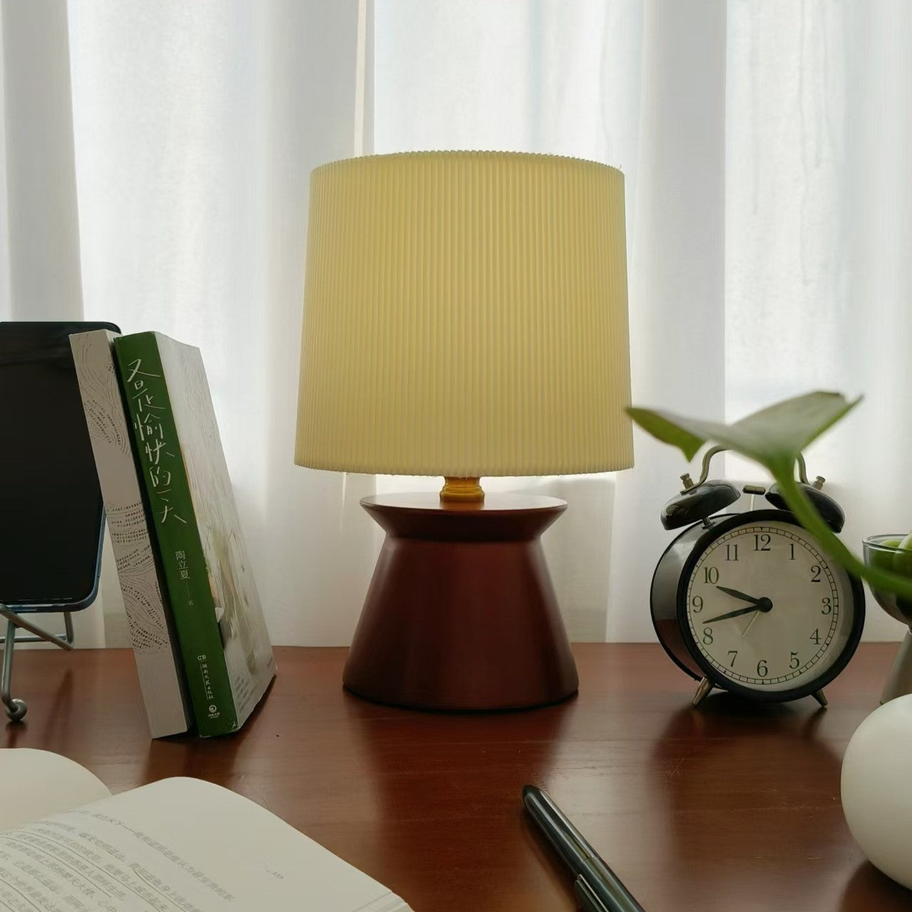 Retro Solid Wood Striped Table Lamp