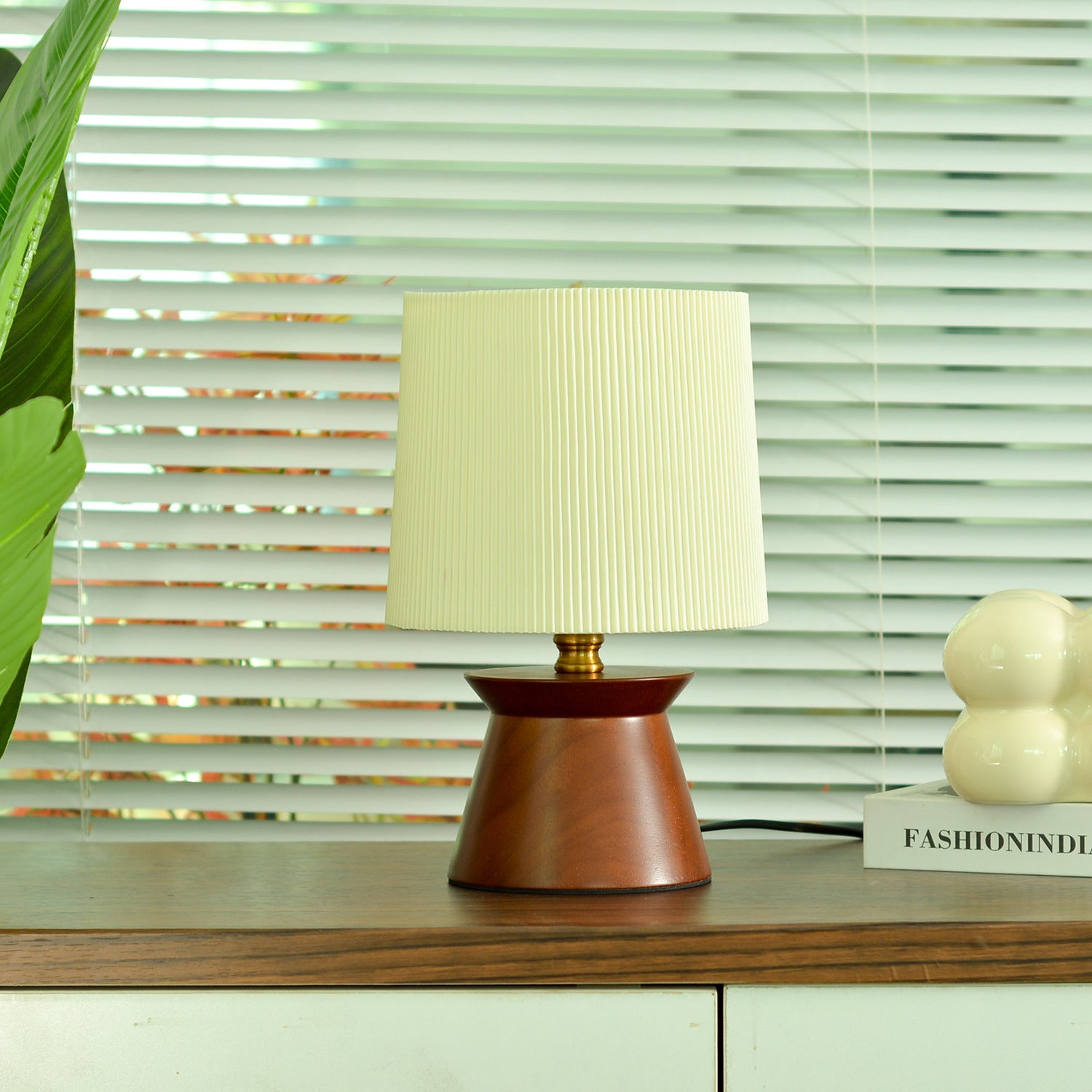 Retro Solid Wood Striped Table Lamp