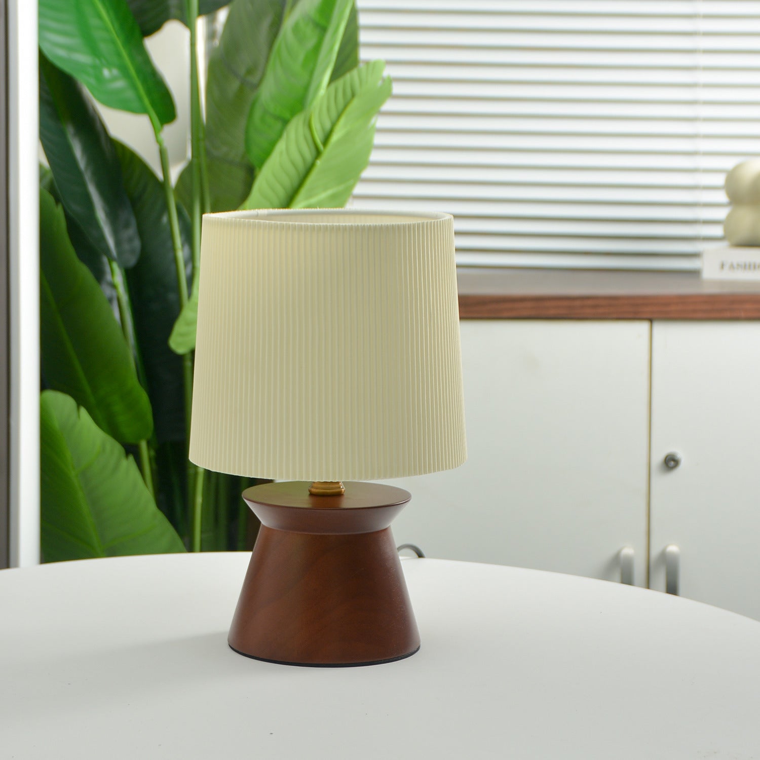 Lampe de table rayée en bois massif rétro