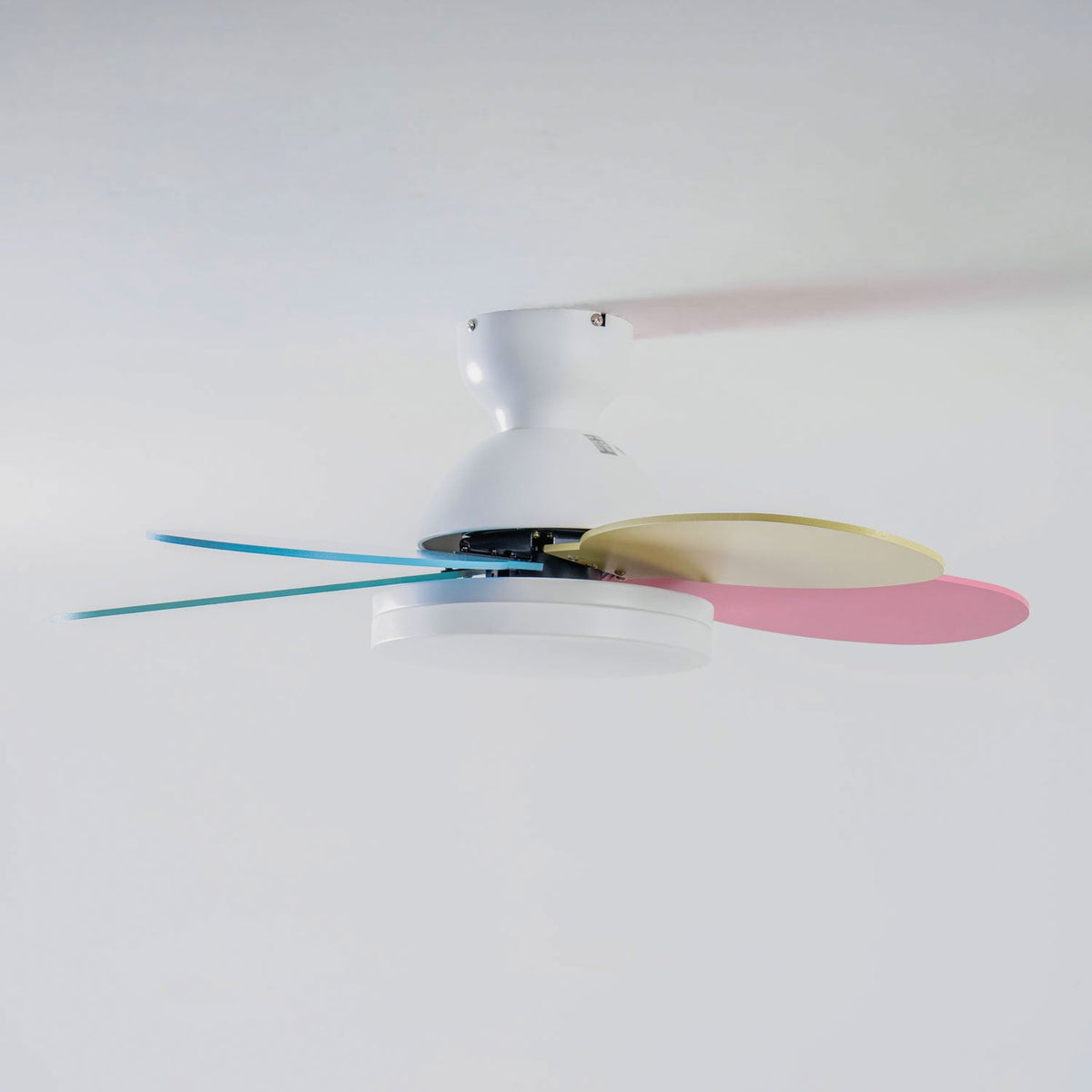Petalo Nordic Petal-Shaped Acrylic Ceiling Fan Light