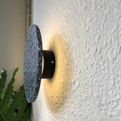 Lámpara de pared de terrazo en forma de disco