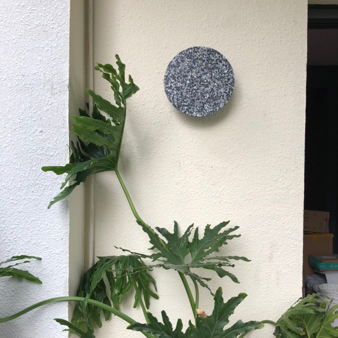 Lámpara de pared de terrazo en forma de disco