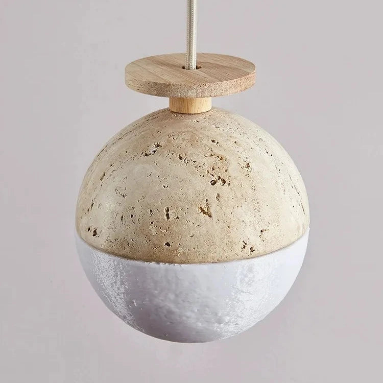 Lampe à suspension en travertin en forme de boule