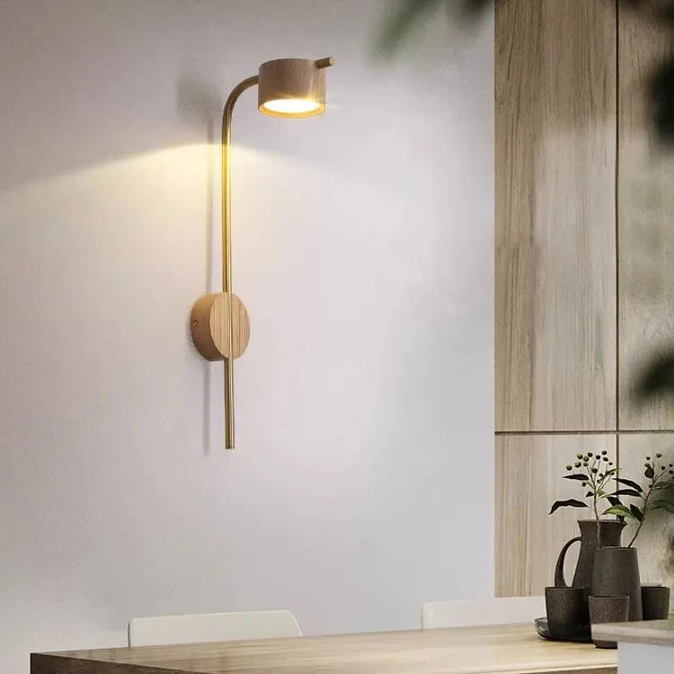 Lampada da parete LED con accentuazione in legno per comodino