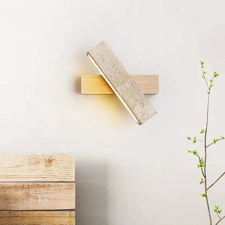 Lampada da parete LED rotatable in travertino e legno