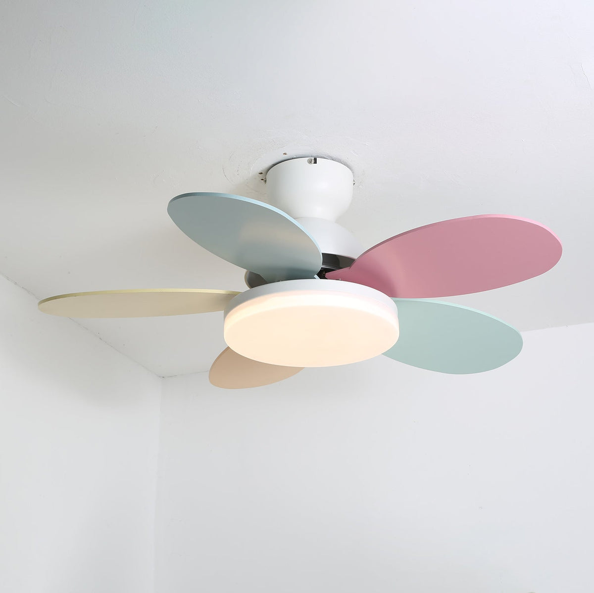 Petalo Nordic Petal-Shaped Acrylic Ceiling Fan Light