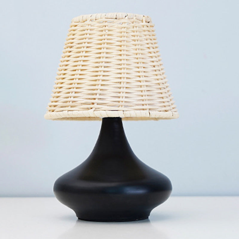 Lampada da tavolo a ombrello in rattan semplice