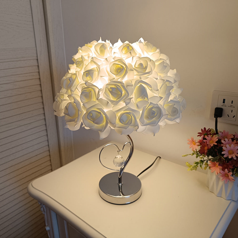 Lampe de table en tissu en fer à fleurs créatives