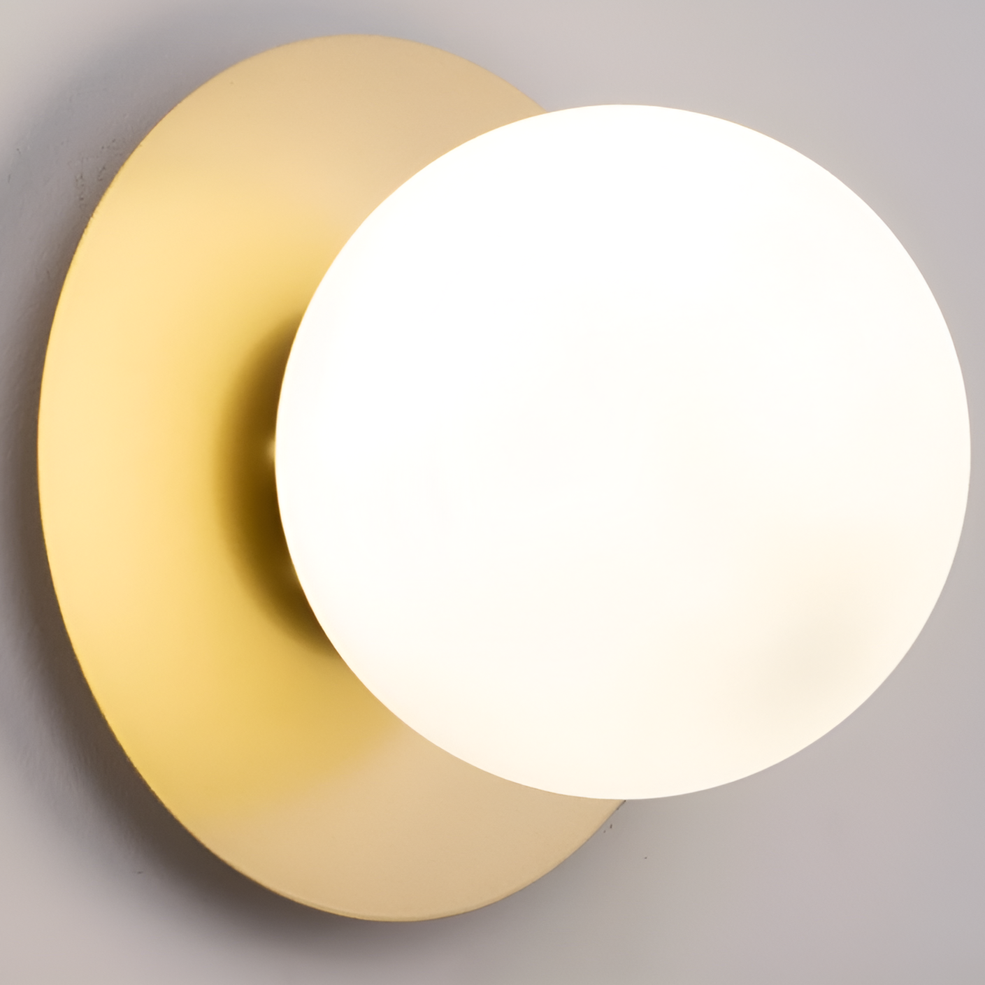 The Brilliant Dawn Wall Lamp