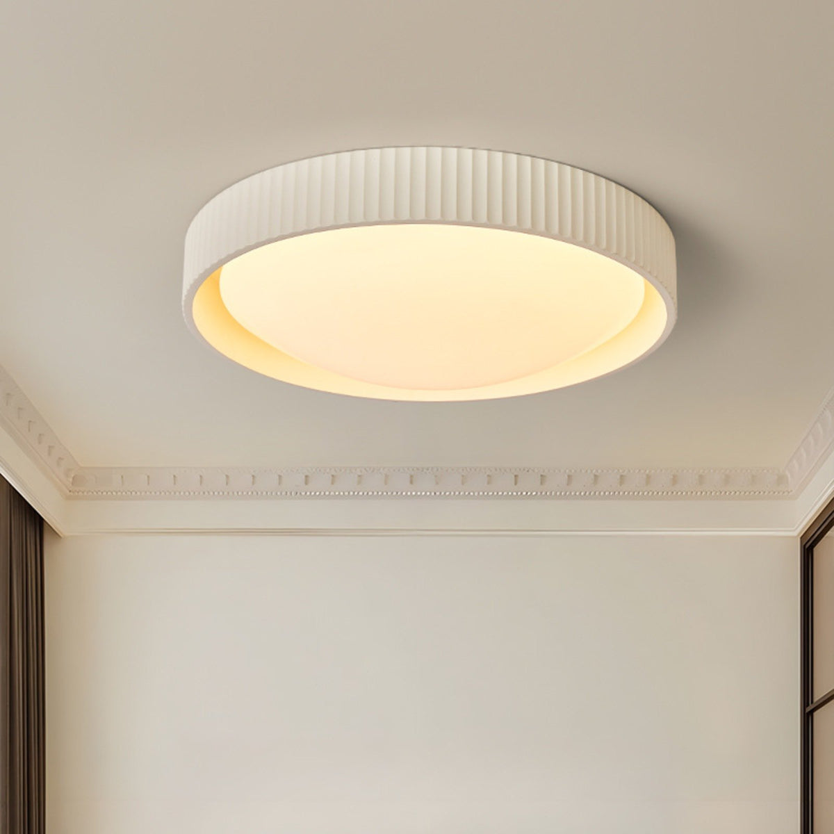 Hida cream ceiling light with crown moulding