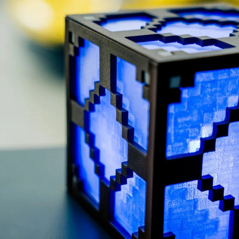 Minecraft-inspirierte pixelierte RGB-Block-Tischlampe