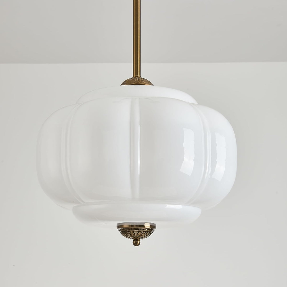 Kabocha 38 cm milk glass pendant with antique brass rod and finial