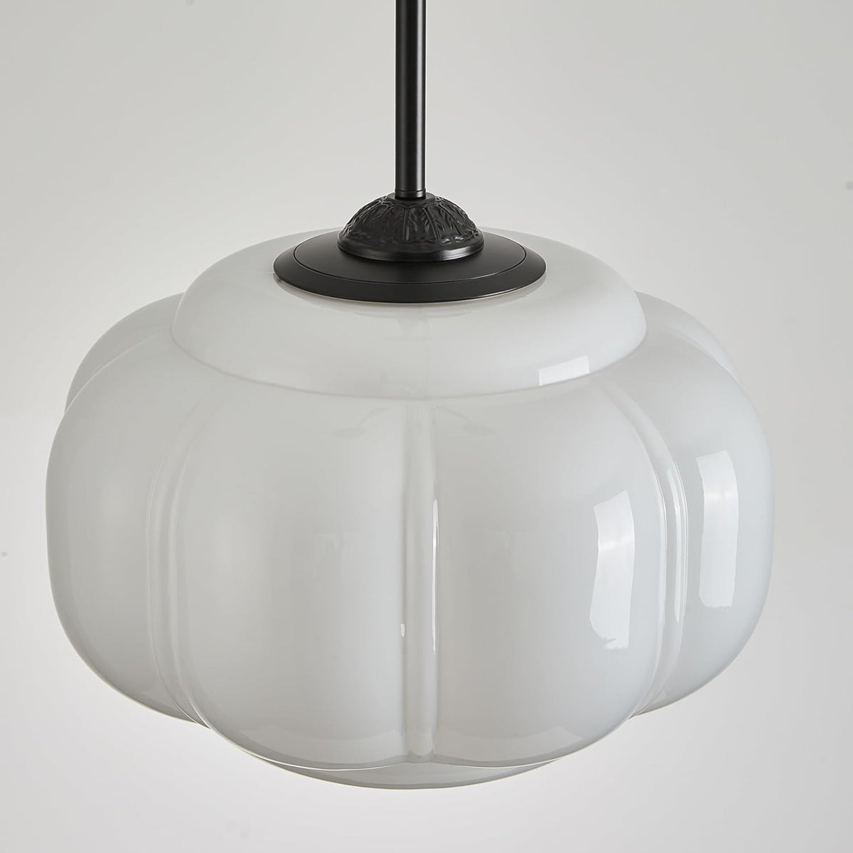 Kabocha 38 cm pumpkin glass shade close-up with black canopy