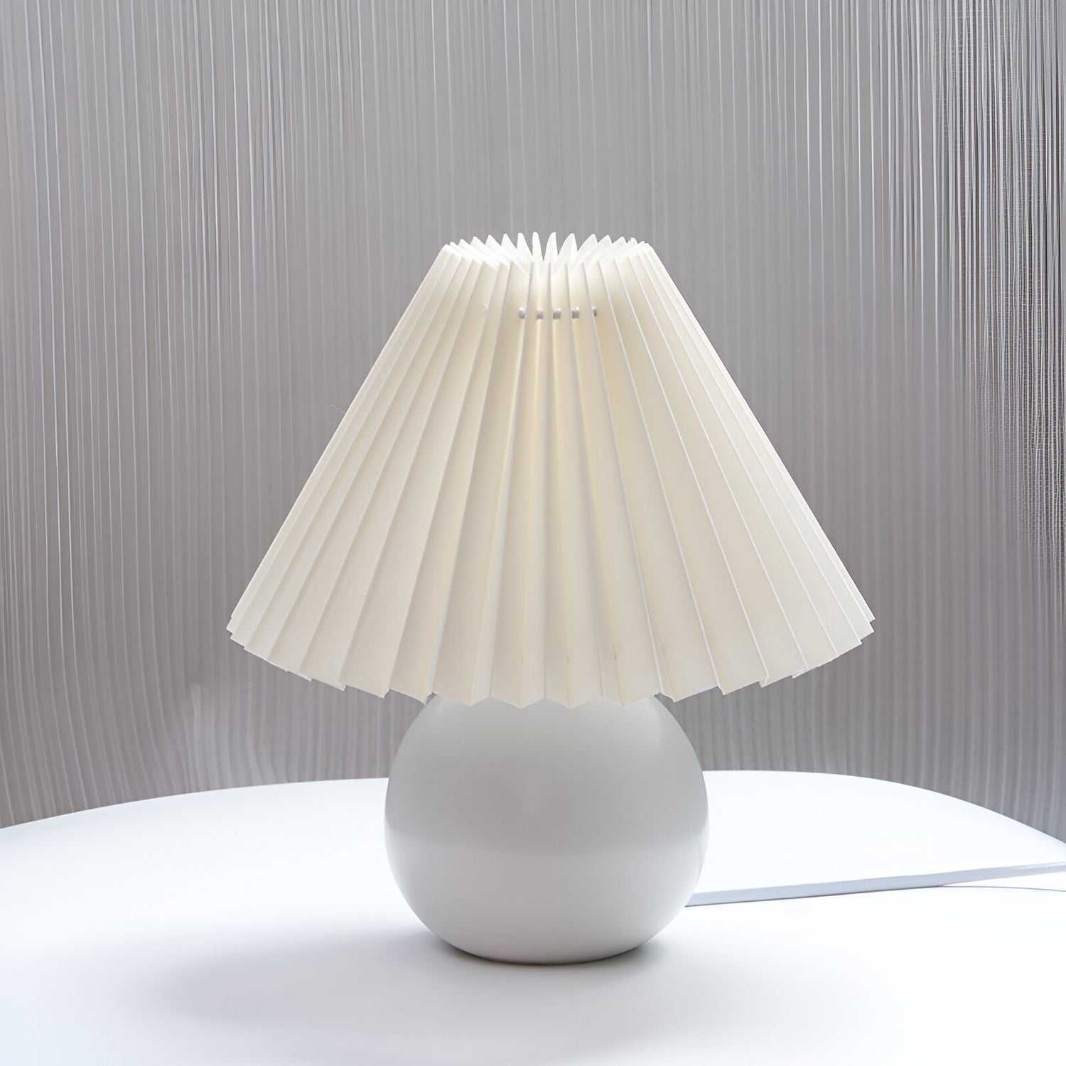 Lampe de table en céramique rétro plissée en forme de cône moderne - FAIT